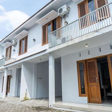 Azalia Homestay Yogyakarta Dış mekan fotoğraf