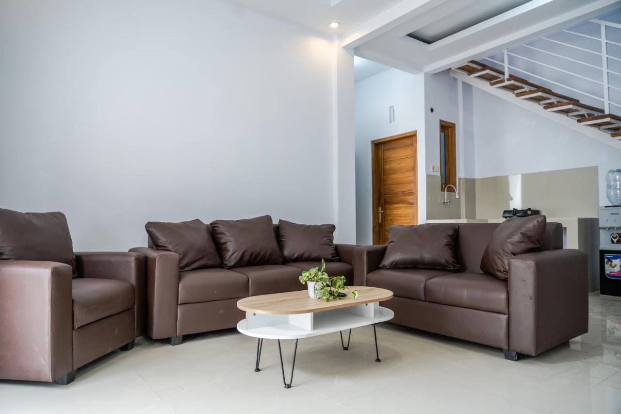 Azalia Homestay Yogyakarta Dış mekan fotoğraf