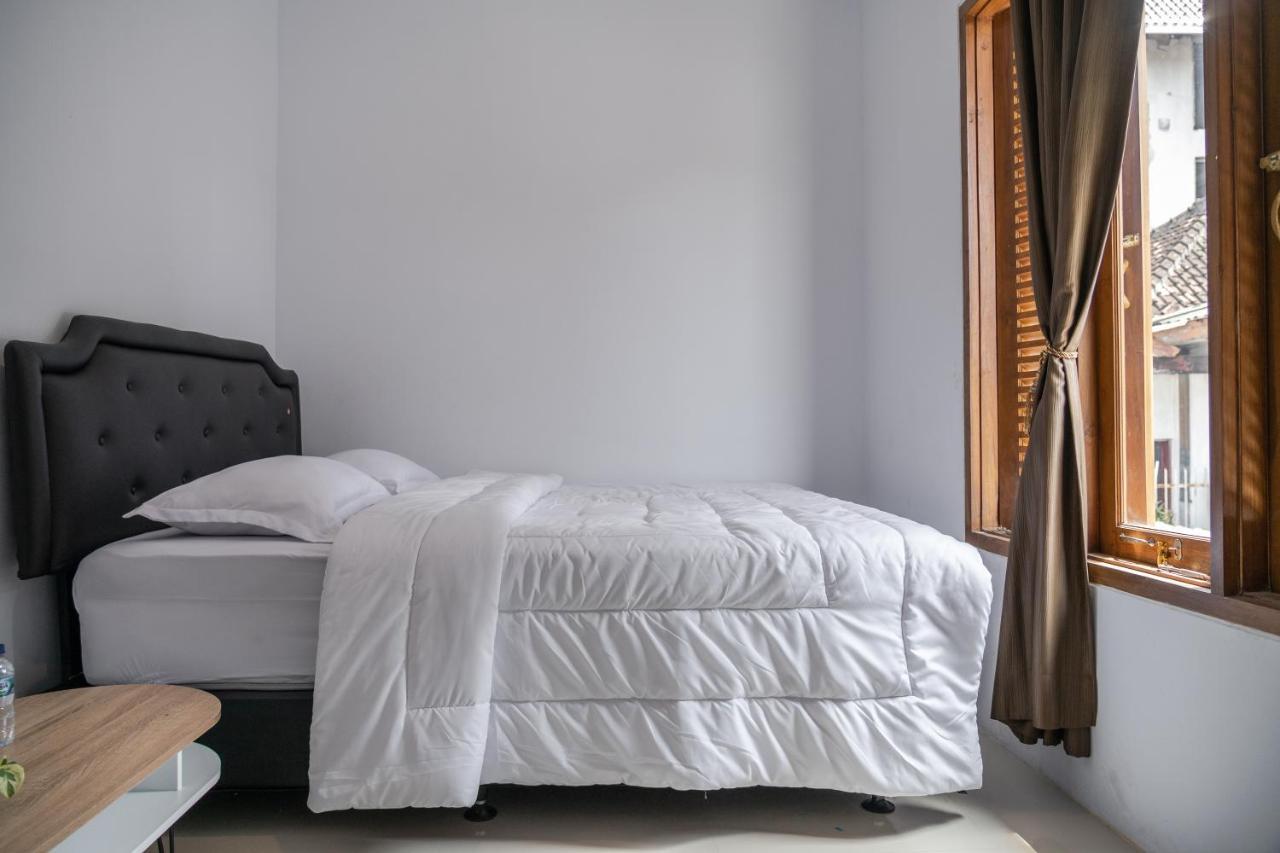 Azalia Homestay Yogyakarta Dış mekan fotoğraf