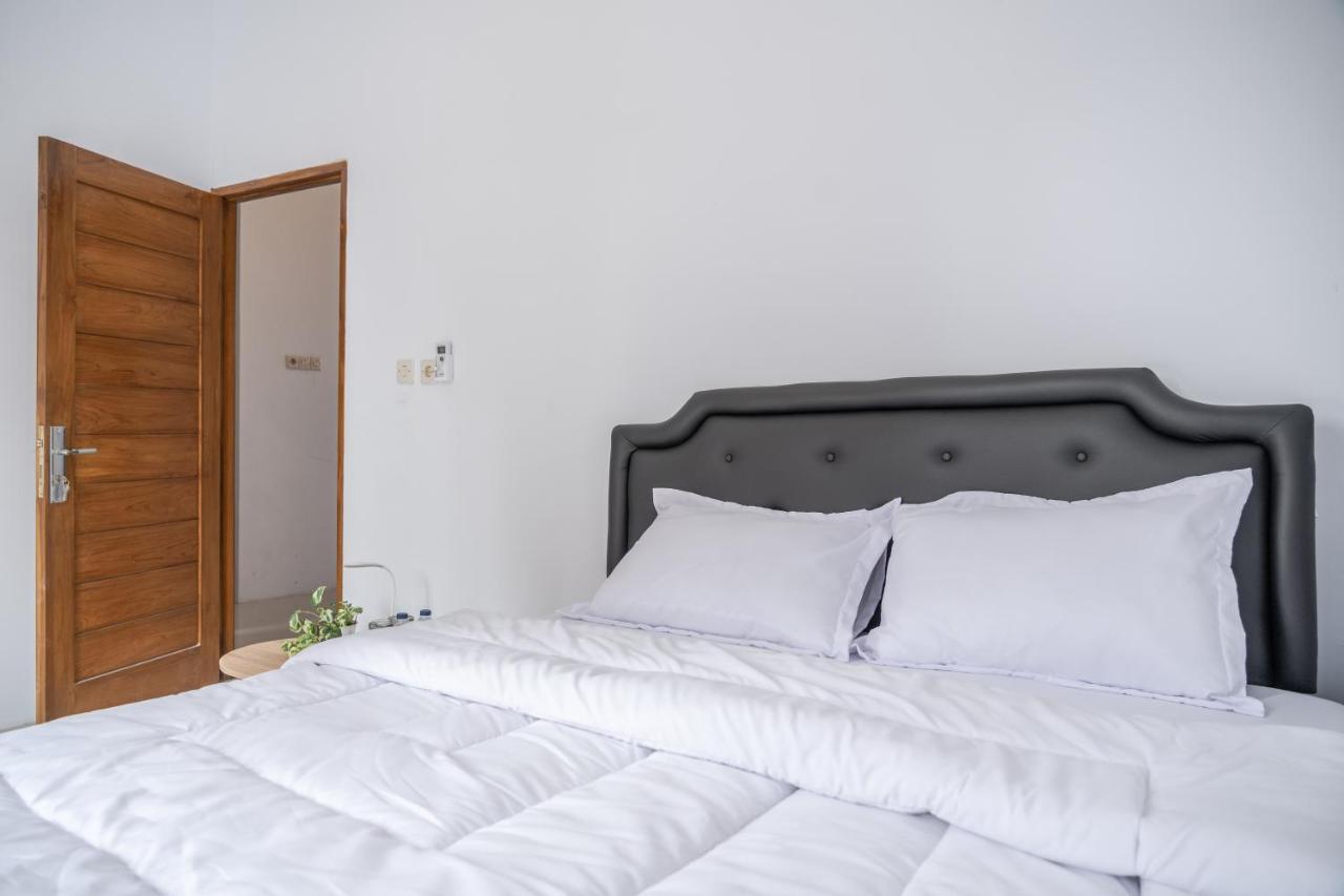 Azalia Homestay Yogyakarta Dış mekan fotoğraf